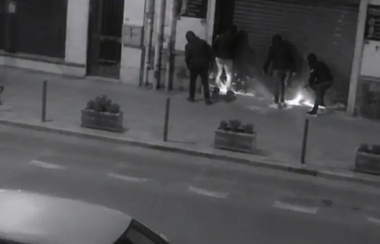 Assalto alla gioielleria col flex, raid sul corso