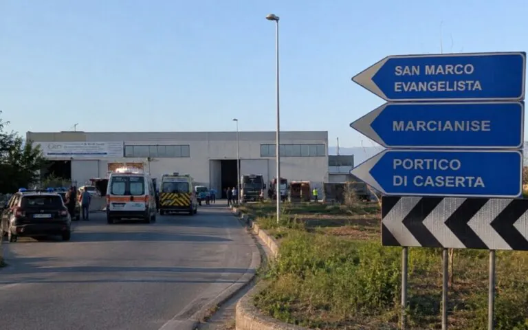 Operaio precipita da cinque metri durante una manovra: è in coma