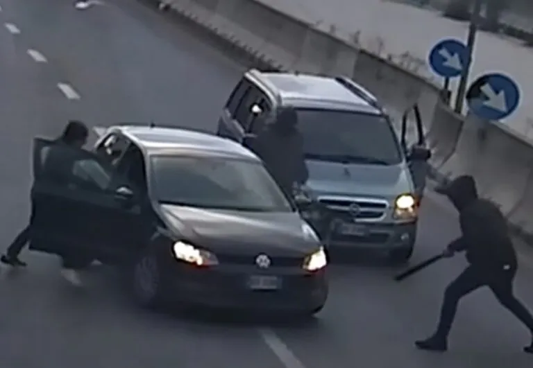 Rapine con l’auto ariete sulla Statale, 2 arresti