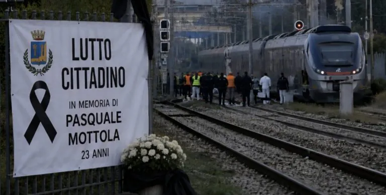 Muore travolto dal treno, lutto cittadino per Pasquale