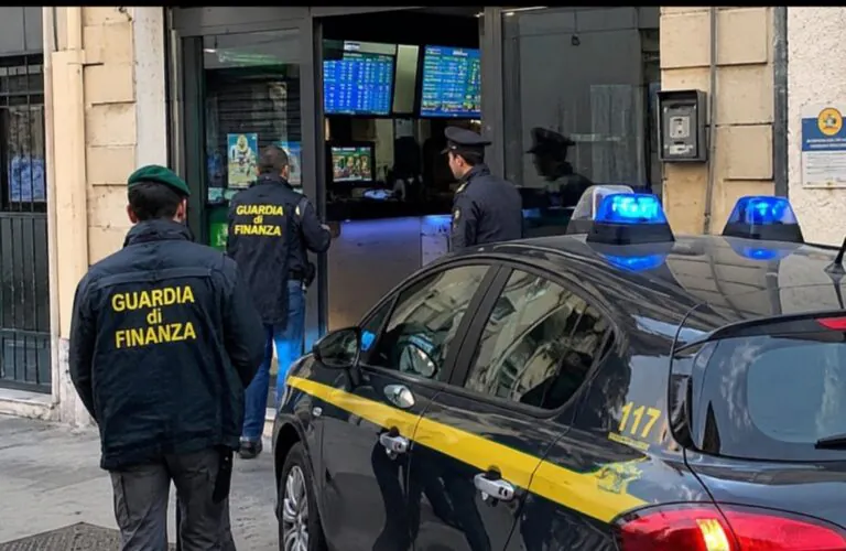 Clan e scommesse clandestine, 13 arresti