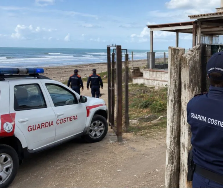 Abusi sulla costa, sequestrate 10 case al mare