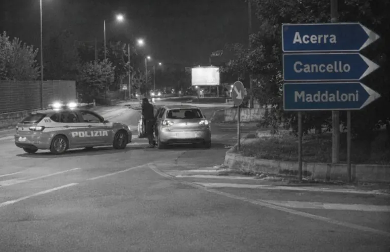 Polizia lo ferma e lui estrae pistola contro gli agenti