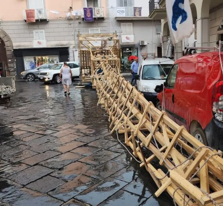 Vento choc, crolla Giglio prima della festa