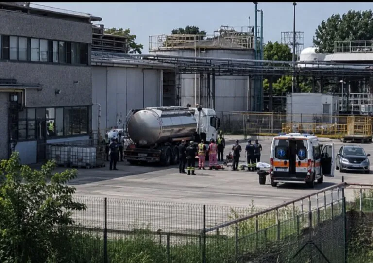 Precipita dall’autocisterna e muore, tragedia nell’azienda