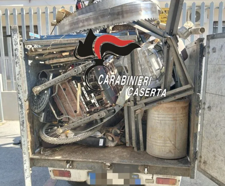 Intercettato dai militari con carico illegale