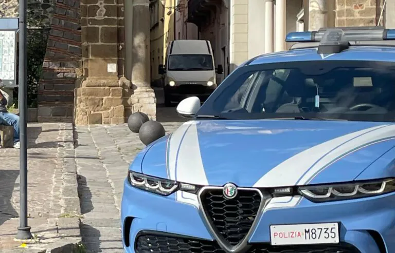 Invia video alla moglie prima del gesto estremo, polizia lo trova con la corda