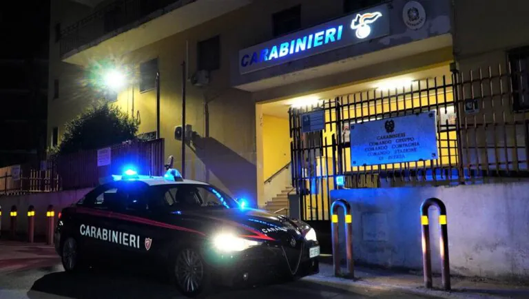 Dramma della gelosia: spara al nuovo compagno dell’ex per ucciderlo