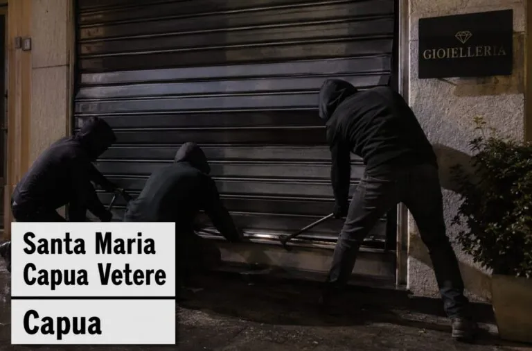Raid notturno, banda tenta assalto alla gioielleria