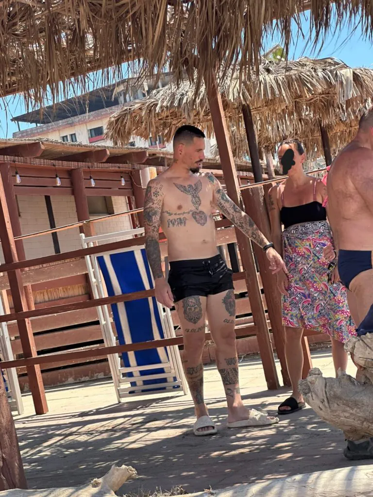 Ex calciatore del Napoli in vacanza in un lido casertano