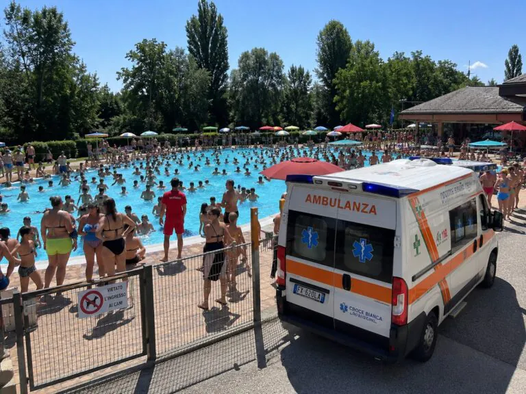Caldo infernale, giovanissima perde i sensi nella piscina della valle