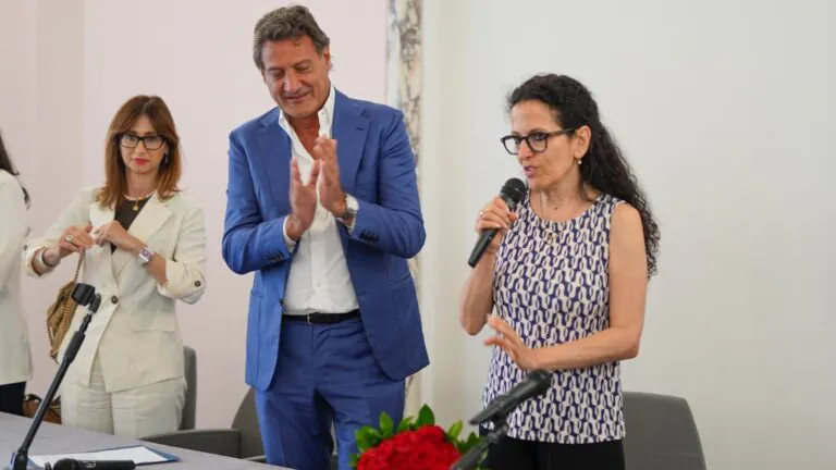 Altucci eletta Rettrice della Vanvitelli: è la prima donna alla guida dell’Ateneo
