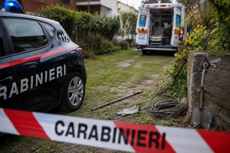 Tragedia in città: tocca cavo scoperto e muore folgorato in giardino
