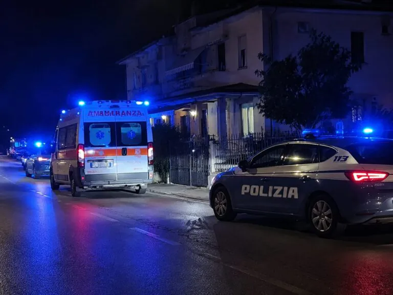 Prova a togliersi la vita durante diretta sui social, choc nella notte