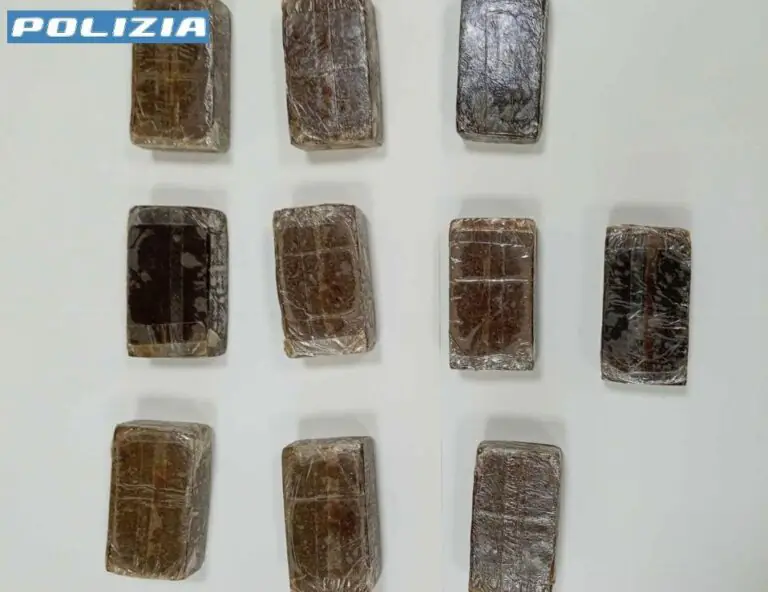 Hashish nel box auto, trovato con un chilo di droga