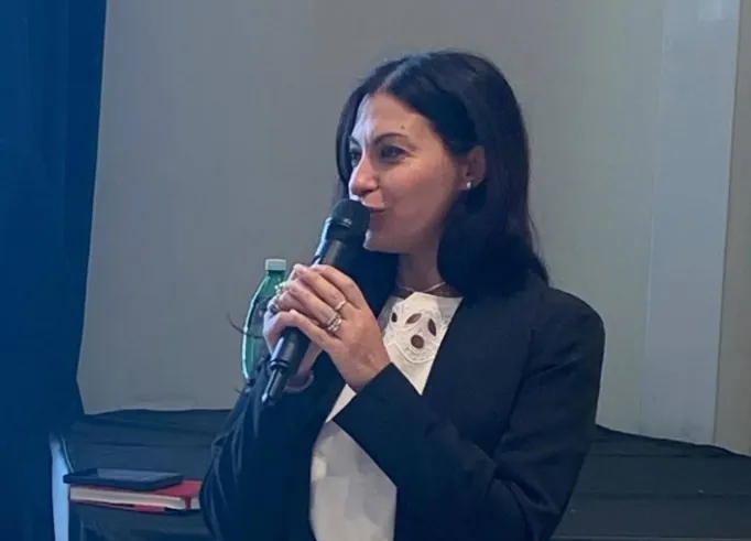 Assessore si dimette dopo polemiche per conflitto di interessi