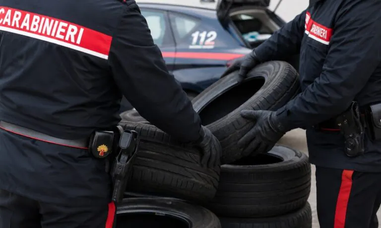 Truffa online sulle gomme usate: pensa di incassare 300 euro, ne perde 1600. Tre nei guai