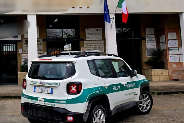 Occupano alloggi scolastici abusivamente, 11 nei guai dopo blitz