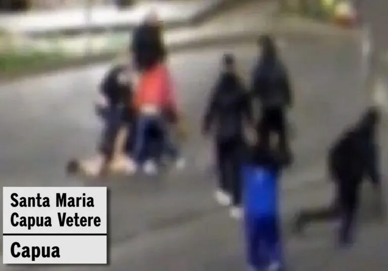 Rissa in centro: giovani si prendono a bottigliate. Paura tra i presenti