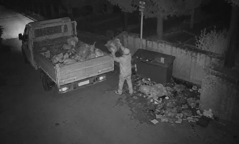 Zozzone beccato davanti al cimitero: stangata dopo le indagini
