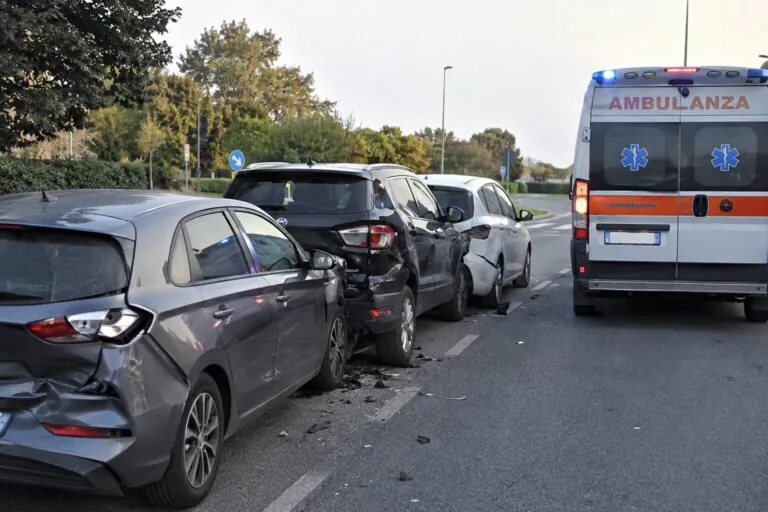 Tamponamento a catena, traffico in tilt nel rientro dal mare