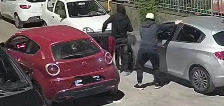 Ladri scatenati: rubano auto con vettura depredata
