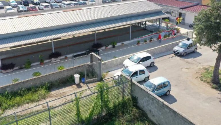 Raid vandalico nei pressi del centro sociale: prese di mira le auto