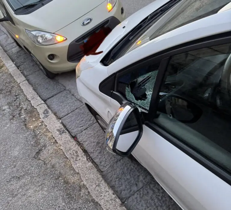 Ladri senza scrupoli: assaltano auto nei pressi del carcere e rubano oggetti di una bimba