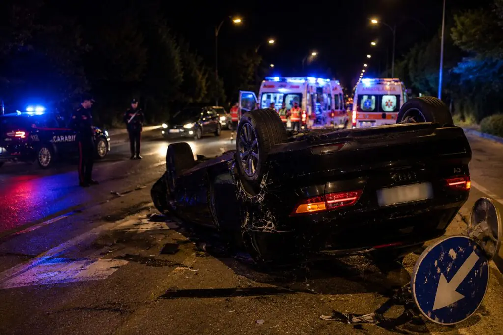 Schianto sulla Casilina, auto si ribalta: muore 21enne