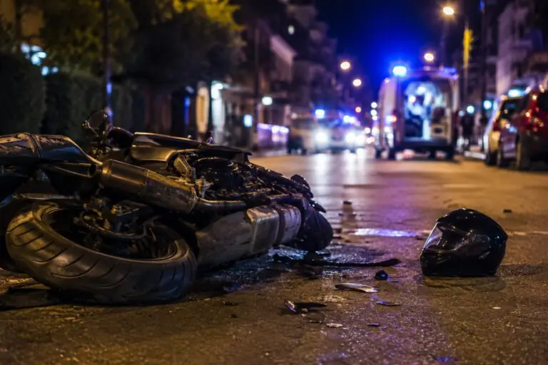 Violento schianto in moto in centro, 16enne in gravi condizioni
