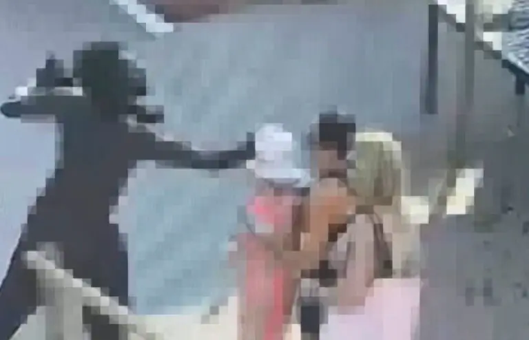 Aggressione sul lido, cliente presa a schiaffi