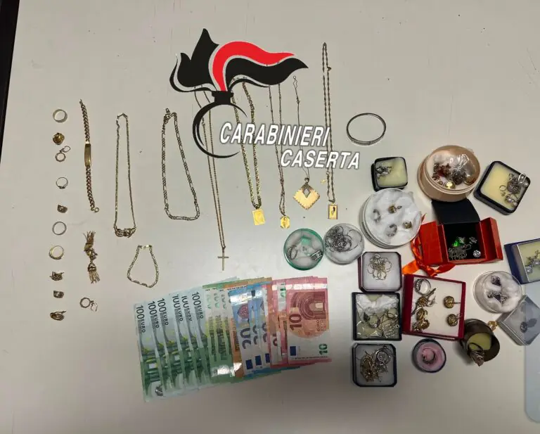 Trovata alla stazione con 300 grammi d’oro e mille euro di due anziani