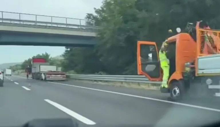 Tir si schianta in autostrada, paura e code