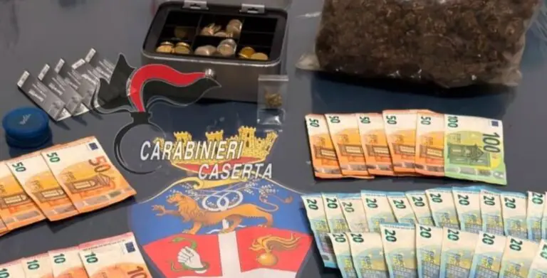 Tiene mezzo chilo di marijuana in bella vista sul tavolo del soggiorno: arrestata