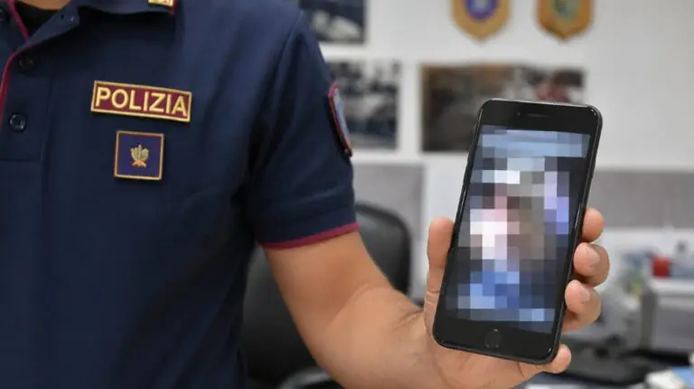 Diffondono video di rapporti con le ex, 2 beccati dalla polizia