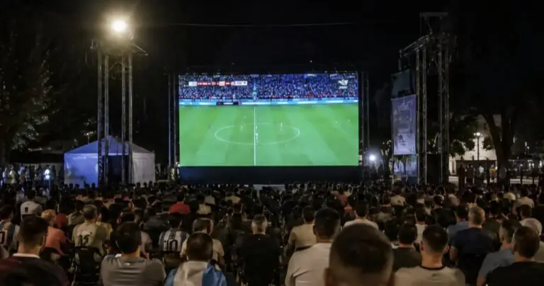 Va a vedere la finale e ladri gli assaltano l’auto