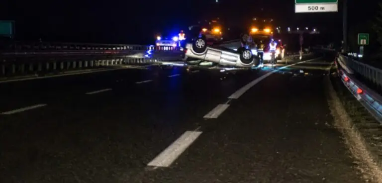 Auto si ribalta sull’A1, ci sono feriti: coinvolto bimbo di 2 anni