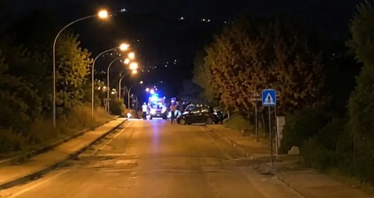 Schianto sul cavalcavia, feriti due giovani