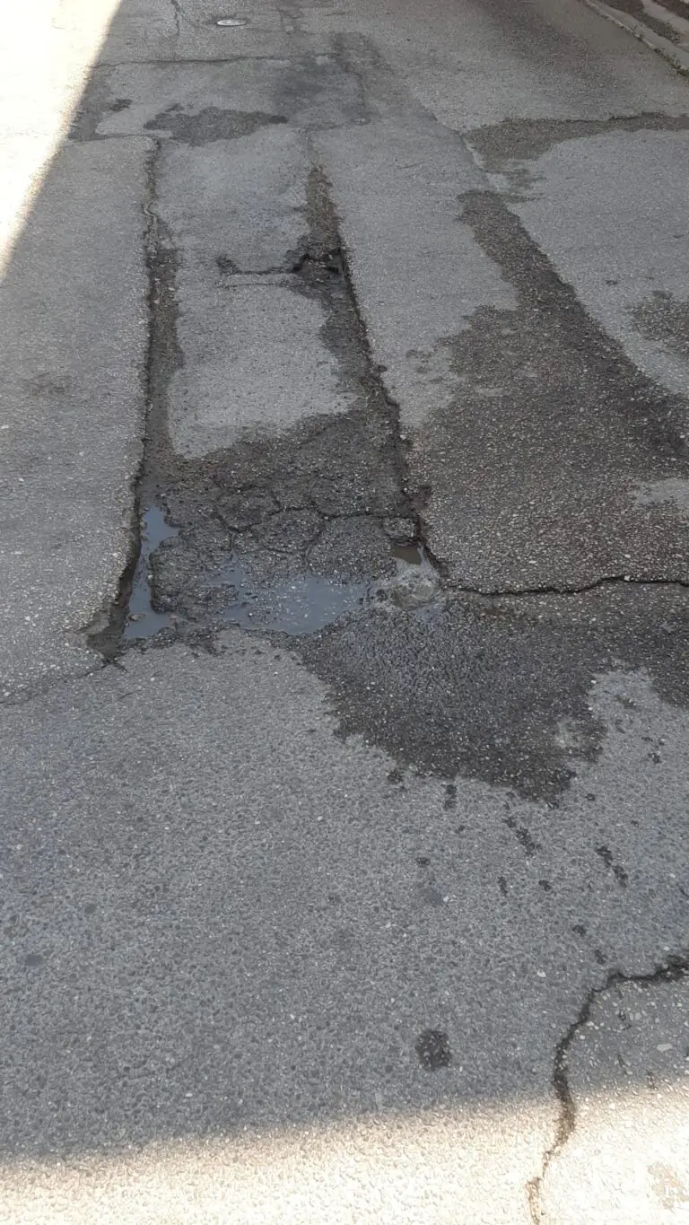 Perdita d’acqua nei pressi dell’incrocio, urge intervento nel Rione
