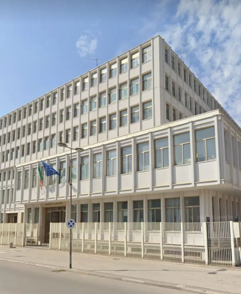 Avvocata accusa malore durante udienza, paura nel Palazzo di Giustizia