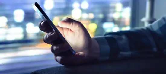 Truffe telefoniche sempre più sofisticate: così i criminali si fingono banca o Forze dell’Ordine per svuotare i conti