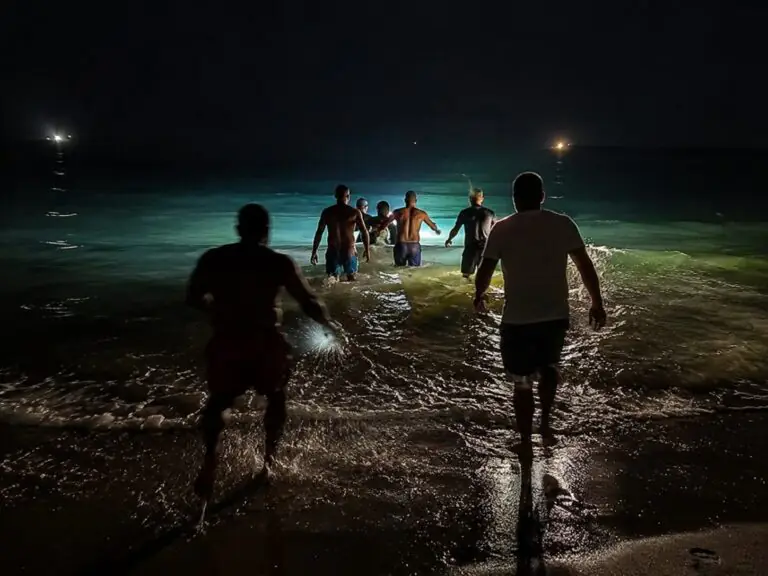 Bagnante disperso in mare e al buio, l’eroico intervento dello staff del lido e dei presenti