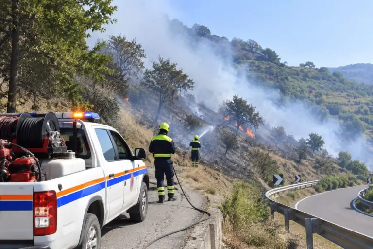 Colline a fuoco al confine tra 3 comuni