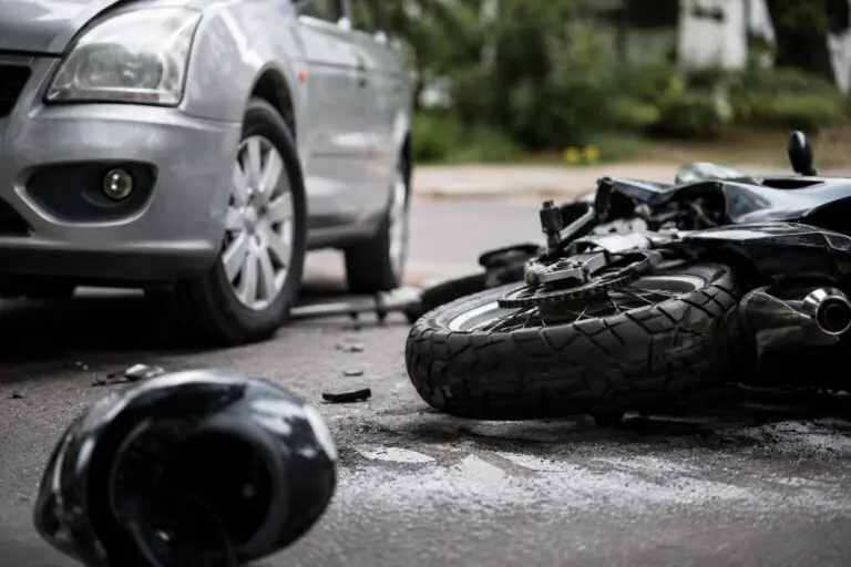 Impatto choc tra auto e moto, 24enne muore dopo giorni di lotta