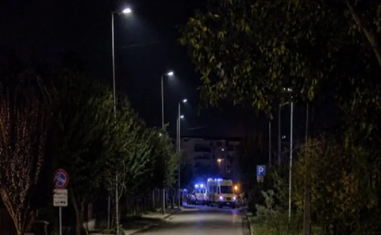 Scontro nella frazione, 4 feriti: coinvolta bimba di 7 anni
