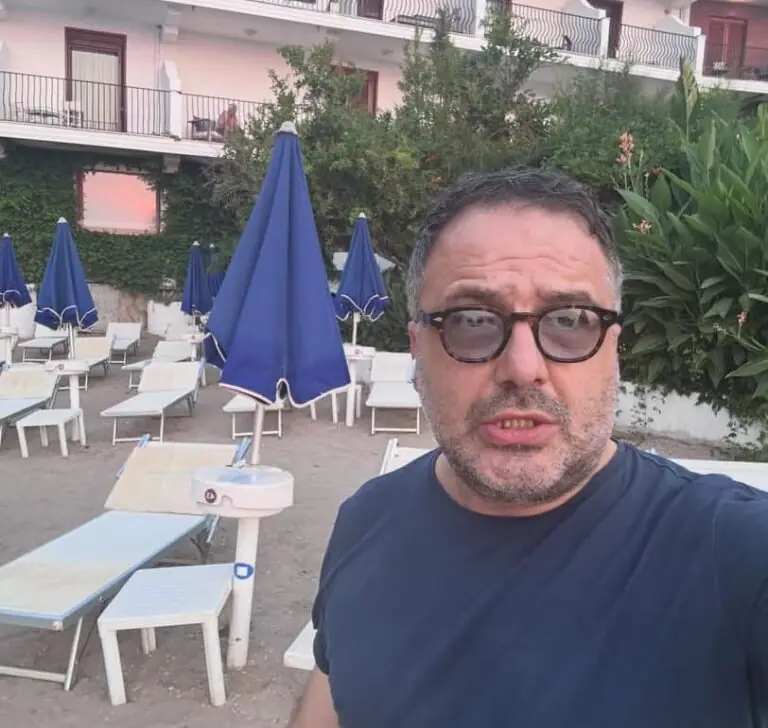 Noto giornalista ucciso e dato alle fiamme