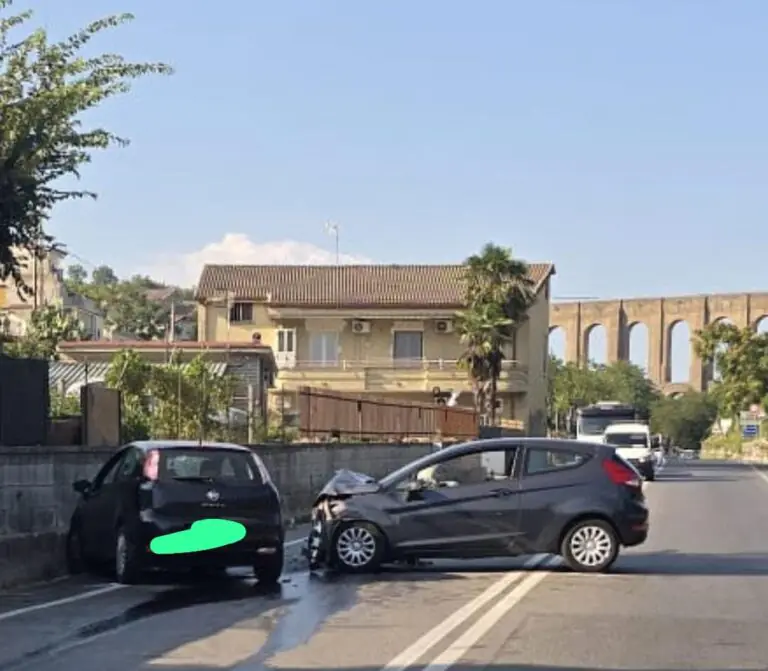 Brutto incidente al confine tra 2 comuni, paura per i conducenti