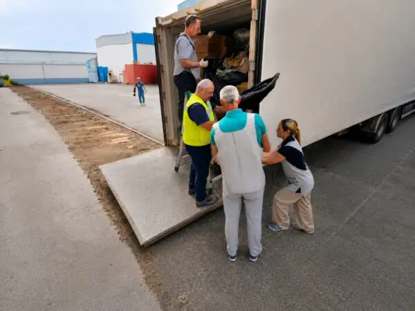 dogane e monopoli ispezioni per il maxi sequestro di cocaina