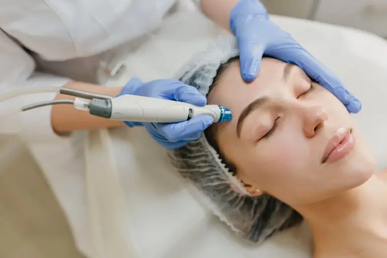 L’approccio “Full Face” in medicina estetica: ripristinare i volumi del viso rispettando l’armonia dei lineamenti