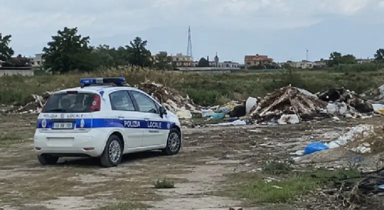 Blitz degli agenti, sequestrata una maxi area. Ecco cosa hanno trovato